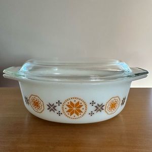 Vintage Town and Country 2.5 QT Pyrex Casserole Dish with Lid